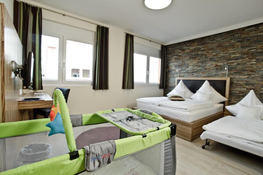Hotel Maxis - Digitaler Self-Check-In - Karlsbad Bagian luar foto