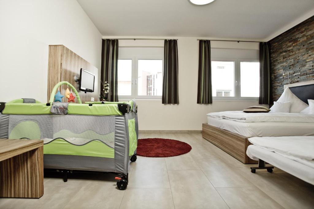 Hotel Maxis - Digitaler Self-Check-In - Karlsbad Bagian luar foto